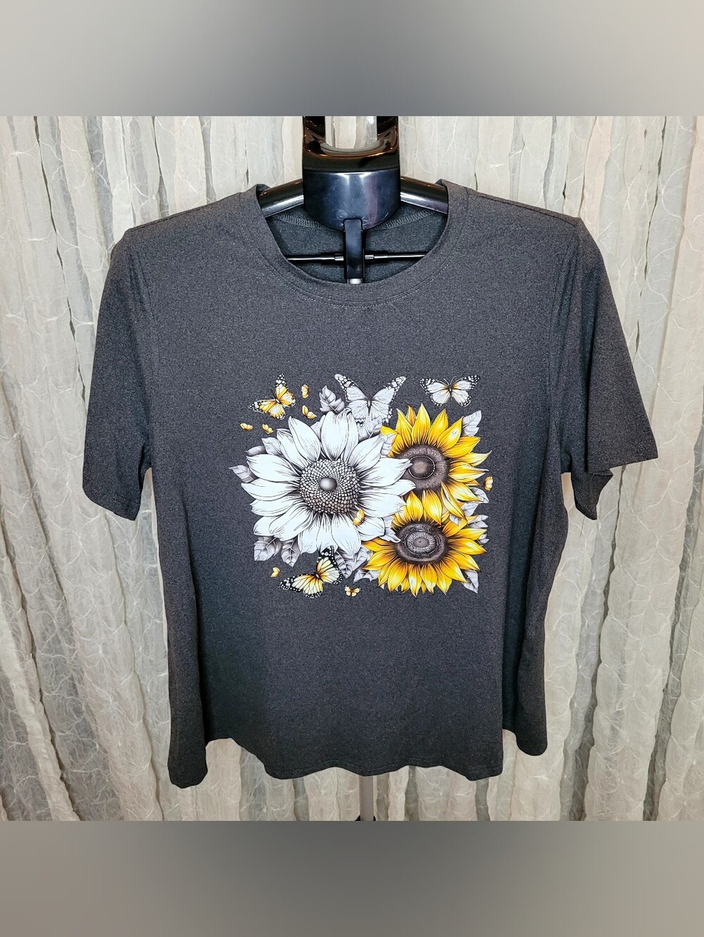 SHEIN Curve 0XL Plus NWOT Sunflower Butterfly Floral Stretch Graphic Tee Gray
